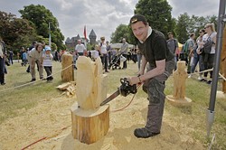 Holz-Motorsägeschnitzkunst