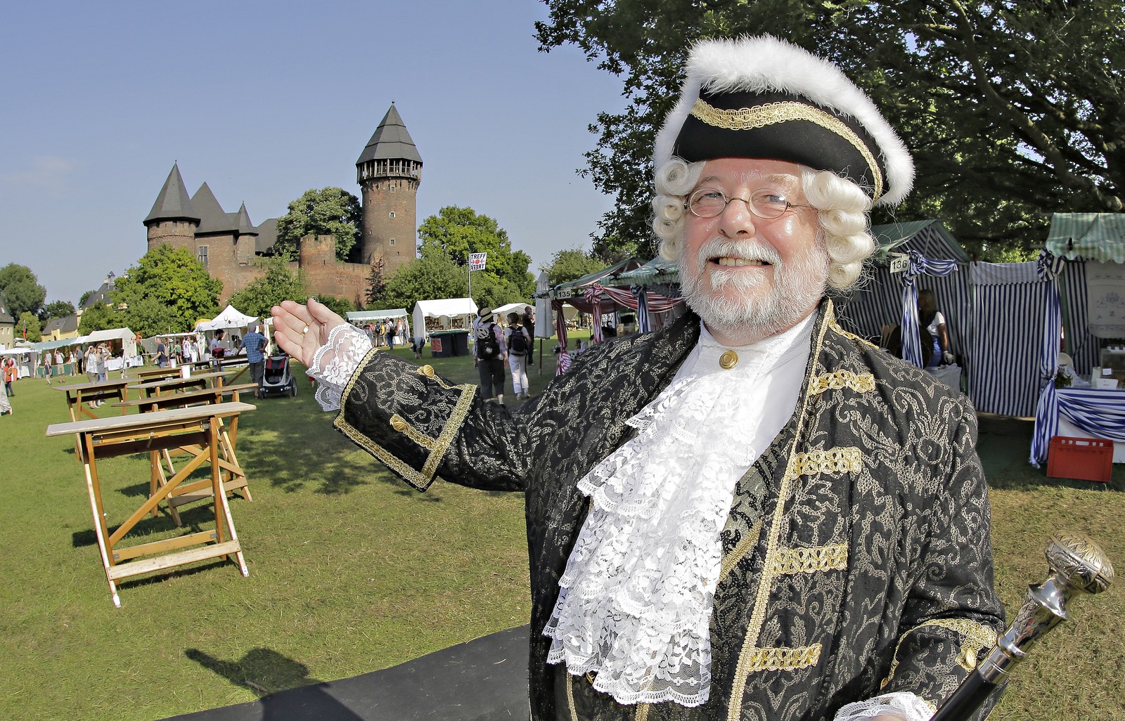 Flachsmarkt rund um Burg Linn